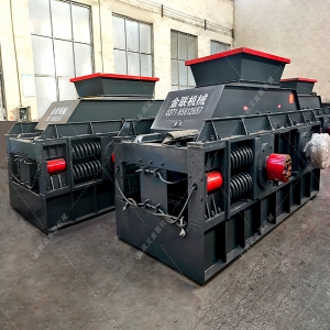 1200x800大型半自動液壓對輥破碎機發往四川