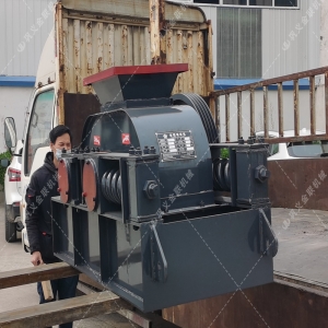 2PGC400*250小型雙齒輥破碎機發貨圖片_發往浙江海寧_破碎礦石