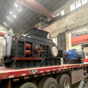 大型全自動液壓對輥破碎制砂機發往四川處理鵝卵石
