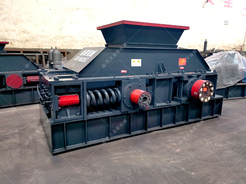 處理玄武巖、鵝卵石成沙的小型對輥制砂機產量多大?