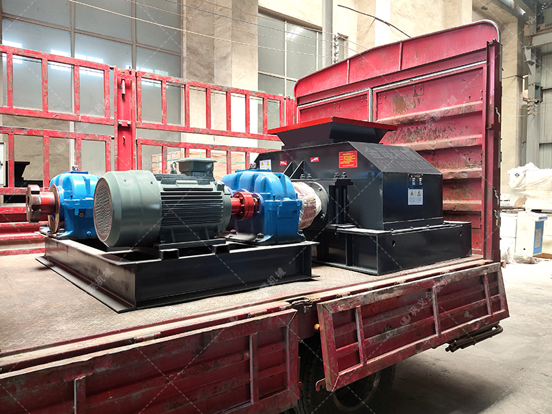 2PG800x600中型直連式對(duì)輥破碎機(jī)發(fā)往廣西  