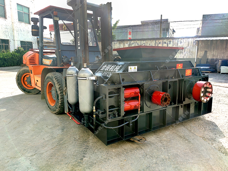 2PGY1007液壓對輥制砂機(jī)發(fā)往江蘇 