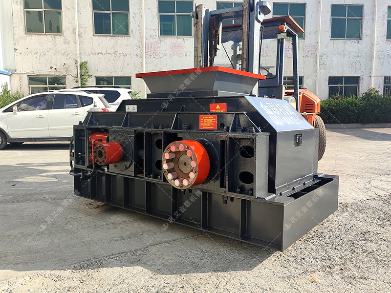 2PGY1007液壓對輥制砂機(jī)發(fā)往江蘇 