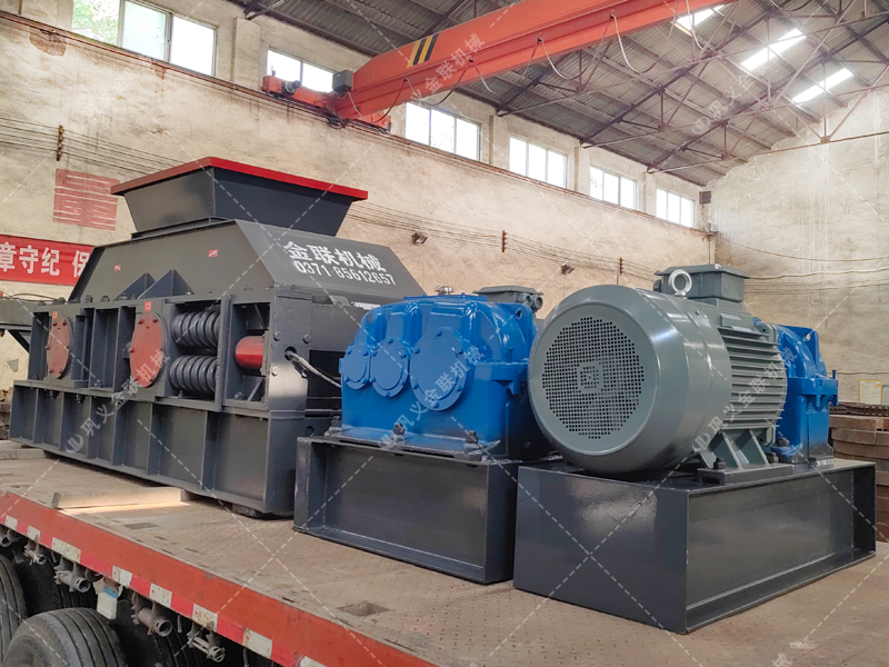 2PG1200x800半自動(dòng)對(duì)輥制砂機(jī)發(fā)往陜西商洛處理石灰石