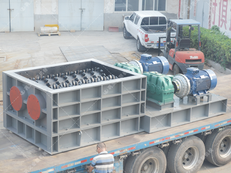 大型強力分級雙齒輥破碎機發(fā)貨圖片_發(fā)往山東_破碎煤炭