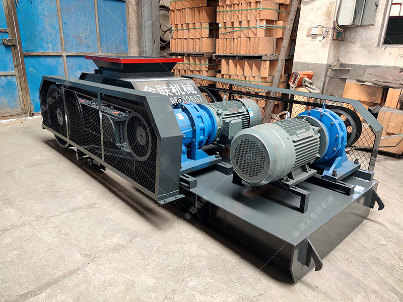 2PG400x400對(duì)輥破碎機(jī)發(fā)貨圖片_發(fā)往福建泉州_破碎瓜子石