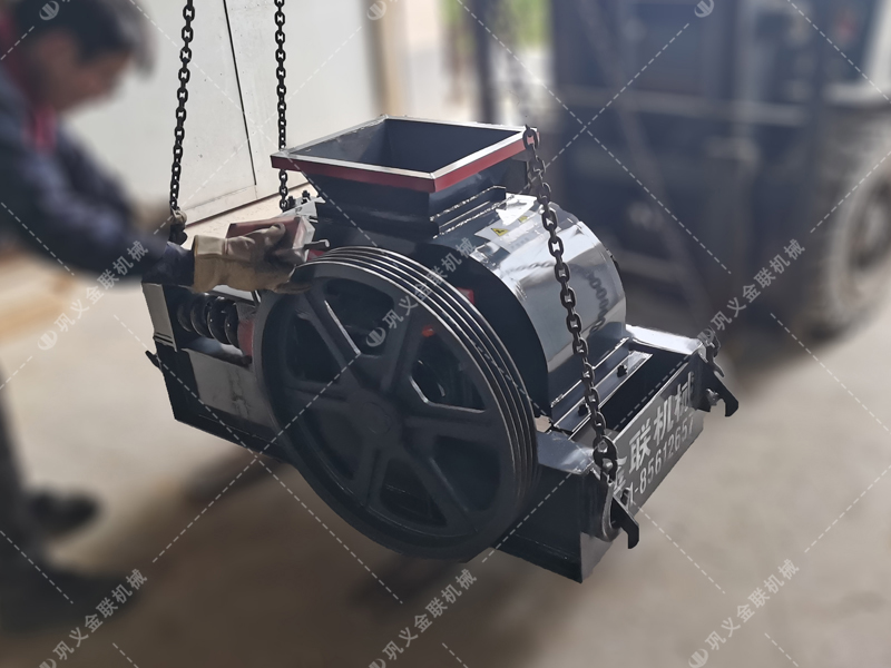 2pg400X250小型對輥破碎機發貨圖片_發往湖南長沙_破碎石英沙