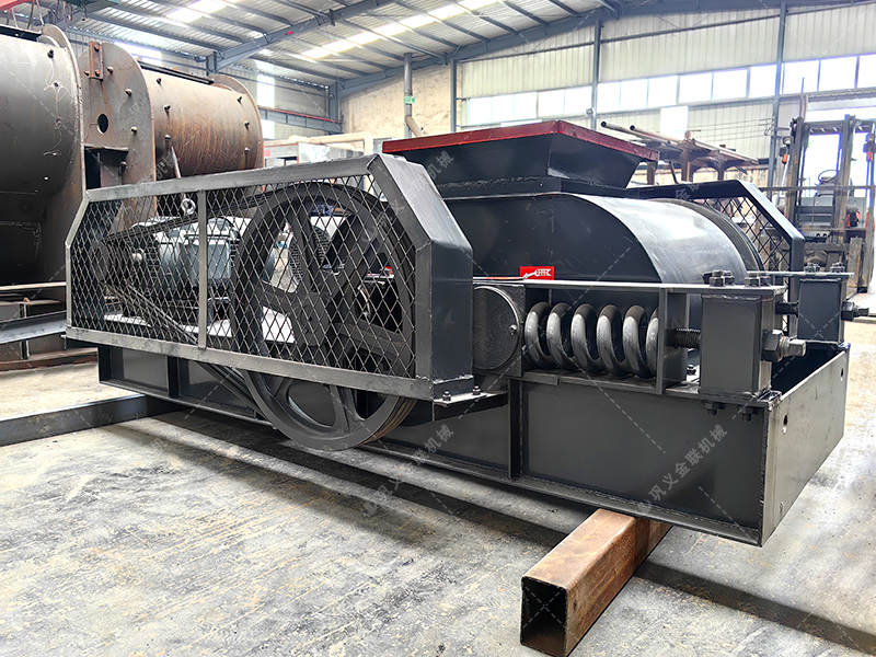 煤矸石雙齒輥破碎機產能多少？多少錢？