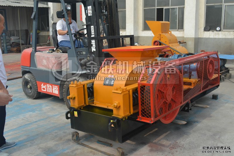 風(fēng)化砂制砂機4