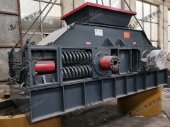 時(shí)產(chǎn)100噸風(fēng)化砂制砂機(jī)的型號(hào)有哪些，哪個(gè)廠家質(zhì)優(yōu)價(jià)廉？